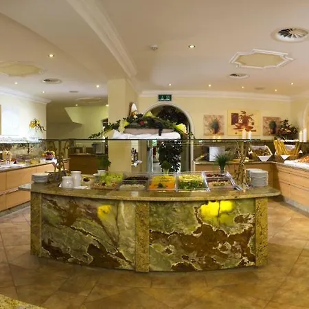 Hotel Alpenhof 4*